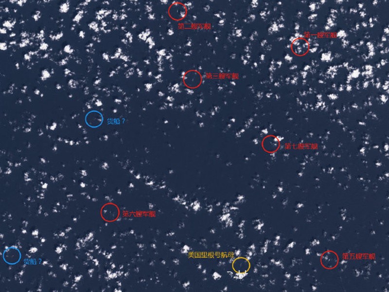 Anh vệ tinh cho thấy tàu USS Ronald Reagan (khoanh vàng) bị các tàu chiến nghi là của Trung Quốc (trong vòng màu đỏ) vây quanh