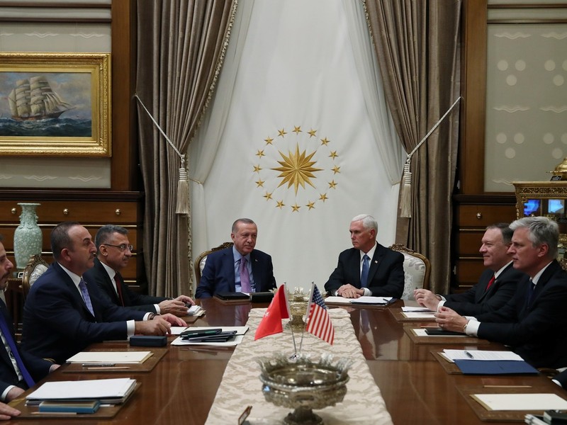 Hai bên đàm phán suốt 4 giờ rưỡi để đạt tới một thỏa thuận ngừng bắn Hai bên đàm phán suốt 4 giờ rưỡi để đạt tới một thỏa thuận ngừng bắn