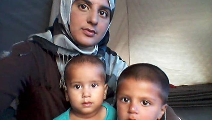 Tuba Gondar và hai con. Nguồn: Ảnh chụp màn hình Twitter