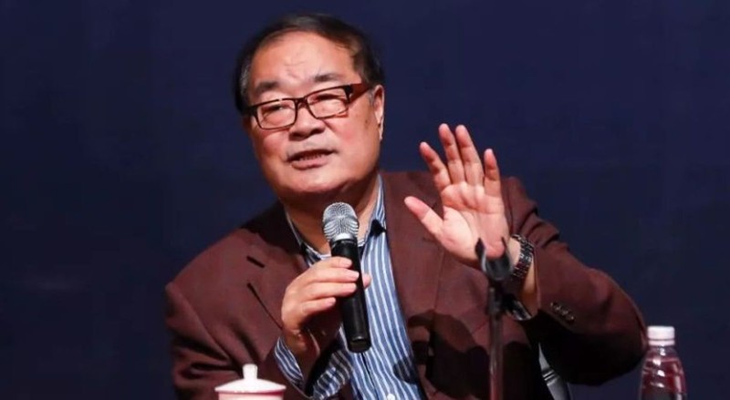 Ông Ngụy Kiệt, nhà kinh tế và Giáo sư của Học viện Quản lý Kinh tế của Đại học Thanh Hoa cảnh báo về nguuy cơ khủng hoảng nợ dẫn đến khủng hoảng tài chính