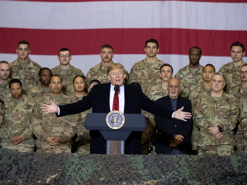 Ông Trump diễn thuyết trước binh sĩ Mỹ tại Afghanistan khi đến đây dịp Lễ Tạ ơn Ông Trump diễn thuyết trước binh sĩ Mỹ tại Afghanistan khi đến đây dịp Lễ Tạ ơn