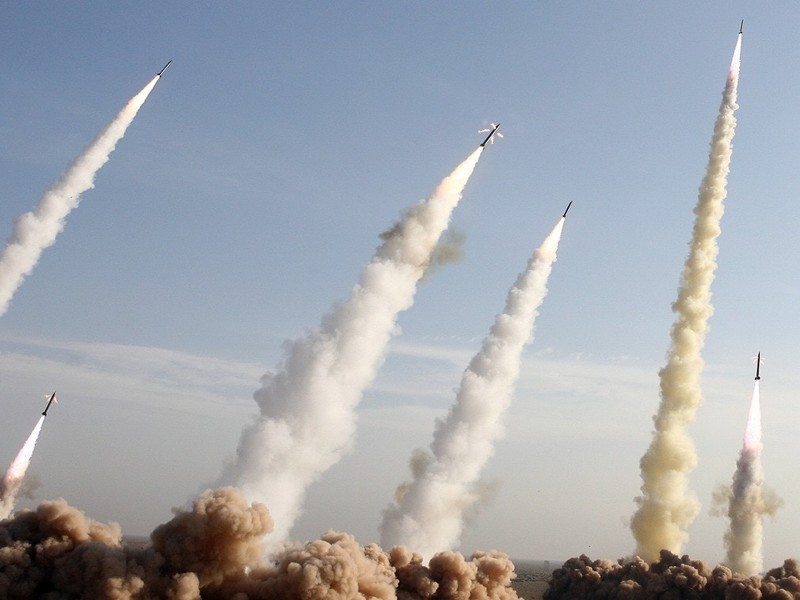 Tầm bắn và độ chính xác của tên lửa Iran khiến Mỹ phải dè chừng. (Ảnh: VCG).