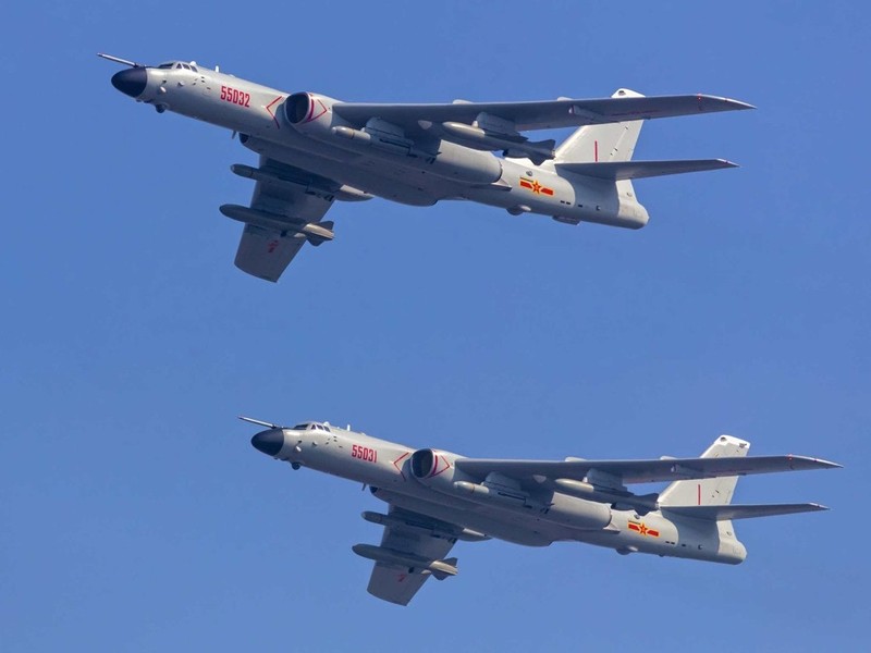 Hôm 7/1, Trung Quốc đã đưa máy bay ném bom chiến lược H-6J mới trang bị cho Hải quân tới Biển Đông với hàm ý đe dọa (Ảnh: VCG)