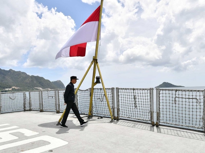 Ông Widodo lên đảo Natuna để thể hiện chủ quyền đối với vùng biển này. (Ảnh: Reuters)