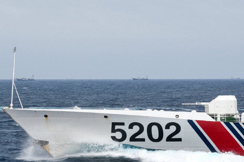 Tàu cảnh sát biển 5202 của Trung Quốc trang bị pháo hạm 76mm hộ tống các tàu cá Trung Quốc vào đánh bắt trong vùng biển phía Bắc Natuna (Ảnh: Đa Chiều) Tàu cảnh sát biển 5202 của Trung Quốc trang bị pháo hạm 76mm hộ tống các tàu cá Trung Quốc vào đánh bắt trong vùng biển phía Bắc Natuna (Ảnh: Đa Chiều)