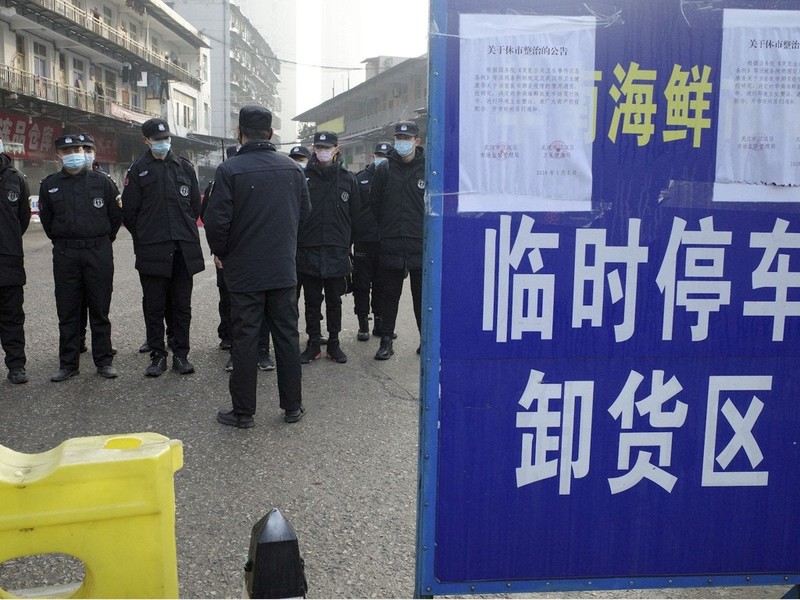 Khu chợ hải sản Hoa Nam ở Vũ Hán, nơi được cho là ổ dịch đầu tiên bị phong tỏa tuyệt đối (Ảnh: Đa Chiều)