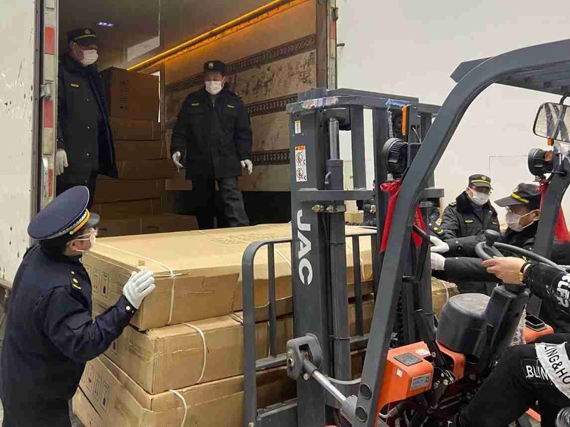 Vật tư được vận chuyển tới bệnh viện dã chiến (Ảnh: Đa chiều) Vật tư được vận chuyển tới bệnh viện dã chiến (Ảnh: Đa chiều)