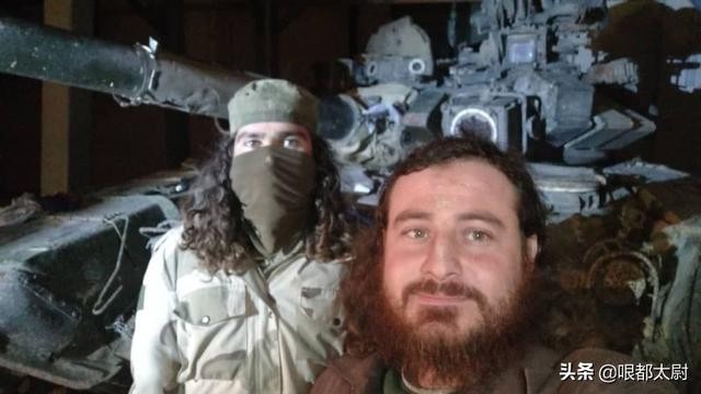 Xe tăng của quân đội chính phủ Syria bị bắt sống (Ảnh: Đa Chiều)