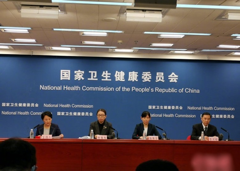 Ủy ban Y tế và Sức khỏe quốc gia họp báo nhận định tỷ lệ tử vong ở Vũ Hán và Hồ Bắc cao hơn cả nước là do các bệnh nhân không được điều trị tập trung (Ảnh: Đa Chiều)
