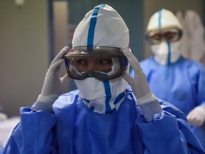 Đội ngũ cán bộ nhân viên y tế được tăng cường thêm cho Vũ Hán (Ảnh: Đa Chiều)