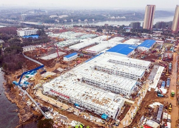 Bệnh viện ngàn giường Hỏa Thần Sơn đã đưa vào sử dụng 5 ngày nhưng chỉ có thể nhận 86 bệnh nhân, gây dị nghị (Ảnh: Đông Phương) Bệnh viện ngàn giường Hỏa Thần Sơn đã đưa vào sử dụng 5 ngày nhưng chỉ có thể nhận 86 bệnh nhân, gây dị nghị (Ảnh: Đông Phương)