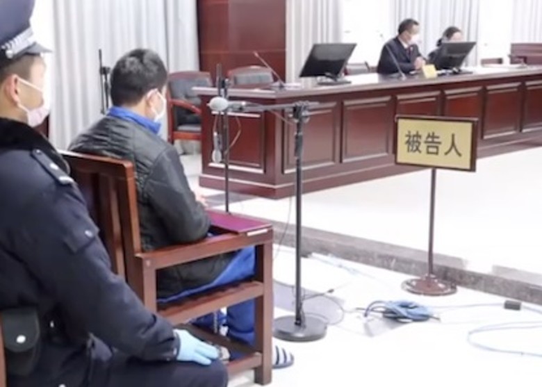 Bị cáo Trần Cương bị tuyên phạt 18 tháng tù vì cản trở thi hành công vụ trong chống dịch (Ảnh: Đông Phương)