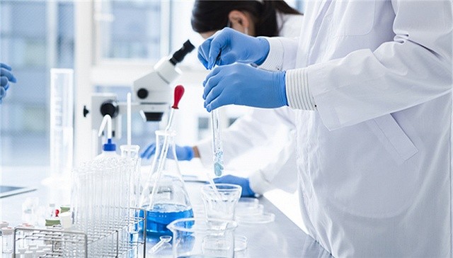 Hai nhóm nghiên cứu của các viện sĩ Chung Nam Sơn và Lý Lan Quyên đã phân lập được nCoV từ phân của người bị bệnh (Ảnh: BJNews)