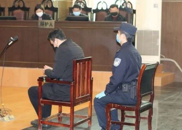 Kẻ lợi dụng dịch bệnh để trục lợi Đỗ X. nhận tội trước tòa (Ảnh: Đông Phương).