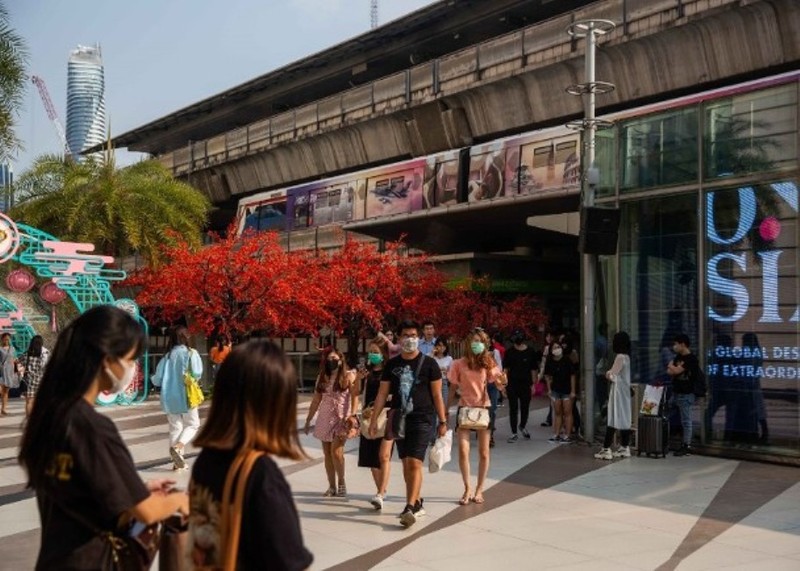 Người Thái Lan ra đường đều mang khẩu trang để phòng dịch (Ảnh: Guancha)