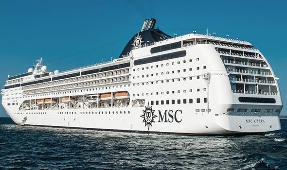 Tàu Opera liệu có nguy cơ trở thành Diamond Princess thứ 2? (Ảnh: Wenweipo).