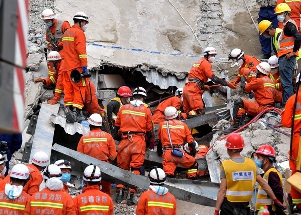 Đã có 26 người bị chết trong vụ sập khách sạn Hân Giai ở Tuyền Châu, Phúc Kiến (Ảnh: Đông Phương). Đã có 26 người bị chết trong vụ sập khách sạn Hân Giai ở Tuyền Châu, Phúc Kiến (Ảnh: Đông Phương).