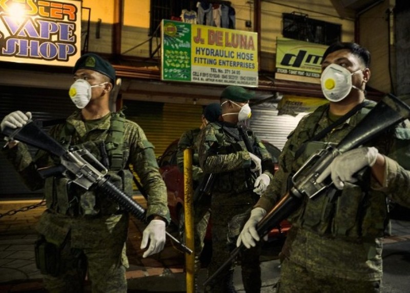 Binh sĩ vũ trang đầy đủ trên đường phố (Ảnh: Getty). Binh sĩ vũ trang đầy đủ trên đường phố (Ảnh: Getty).