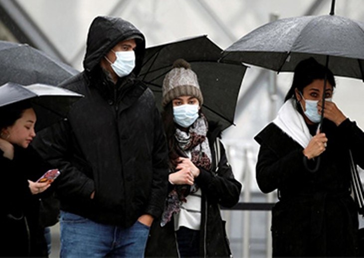 Số người bị nhiễm COVID-19 ở Pháp đang tăng rất nhanh (Ảnh: Reuters)