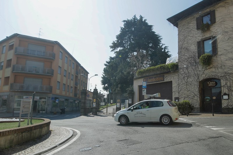 Mạng WLAN được phát toàn thành phố để ngăn mọi người ra khỏi nhà (Ảnh: AP)