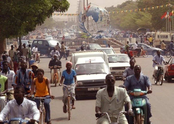 Châu Phi đông đúc và kém phát triển đã có 40/54 quốc gia bị dịch bệnh COVID-19 tấn công (Ảnh: Guancha) Châu Phi đông đúc và kém phát triển đã có 40/54 quốc gia bị dịch bệnh COVID-19 tấn công (Ảnh: Guancha)