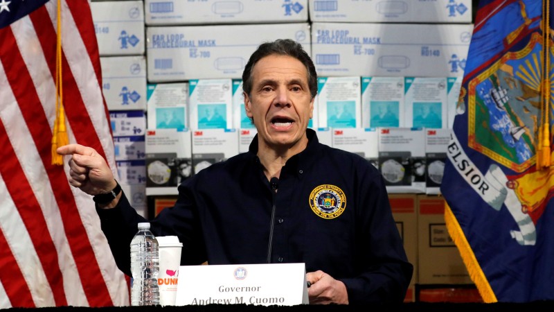 Thống đốc bang New York Cuomo: cứ 3 ngày số người bị bệnh trong bang lại tăng gấp đôi, dịch COVID-19 giống như đoàn tàu cao tốc (Ảnh: Reuters).