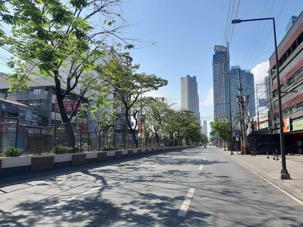 Đường phố thủ đô Manila vắng vẻ sau khi thực hiện lệnh phong tỏa (Ảnh: Đa Chiều).