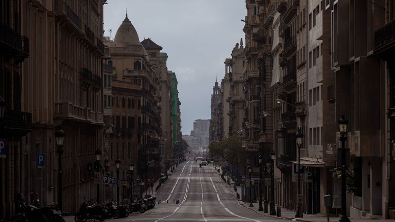 Đường phố Madrid vắng vẻ trong những ngày bị phong tỏa do dịch bệnh (Ảnh: Reuters). Đường phố Madrid vắng vẻ trong những ngày bị phong tỏa do dịch bệnh (Ảnh: Reuters).