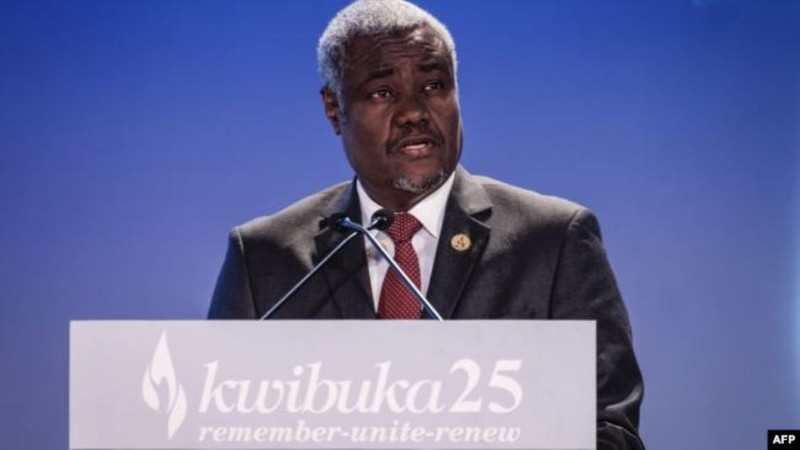 Chủ tịch Liên minh Châu Phi Moussa Faki đã triệu tập Đại sứ Trung Quốc Lưu Dự Tích tới để bày tỏ “sự quan ngại nghiêm trọng” về vụ việc đã xảy ra (Ảnh: creaders.net) Chủ tịch Liên minh Châu Phi Moussa Faki đã triệu tập Đại sứ Trung Quốc Lưu Dự Tích tới để bày tỏ “sự quan ngại nghiêm trọng” về vụ việc đã xảy ra (Ảnh: creaders.net)