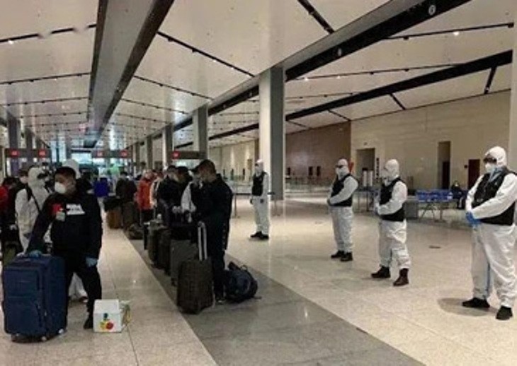 Người Trung Quốc từ Nga về nhập cảnh Hắc Long Giang, nhiều người đã nhiễm bệnh (Ảnh: Guancha). Người Trung Quốc từ Nga về nhập cảnh Hắc Long Giang, nhiều người đã nhiễm bệnh (Ảnh: Guancha).