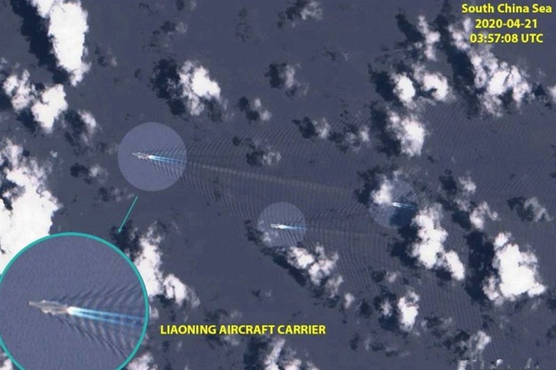 Ảnh vệ tinh chụp biên đội tàu Liêu Ninh đang di chuyển xuống phía Nam Biển Đông (Ảnh: HSH).