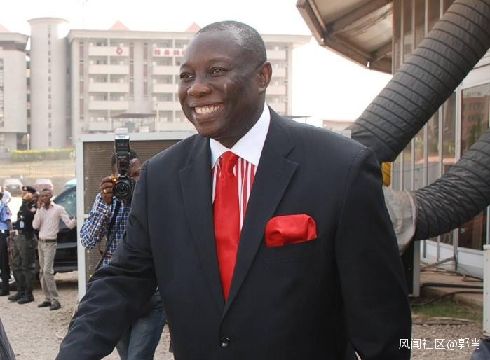 Giáo sư Epiphany Azinge Tổng công tố Nigeria, người khởi xướng vụ kiện đòi Trung Quốc bồi thường 200 tỷ USD (Ảnh: Guancha).