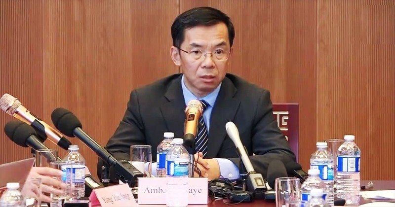 Đại sứ Trung Quốc tại Pháp Lư Sa Dã, người bị Bộ Ngoại giao Pháp triệu tập đến phản đối về những lời lẽ bình luận "không ngoại giao " về công tác phòng chống dịch bệnh của Pháp (Ảnh: AFP).