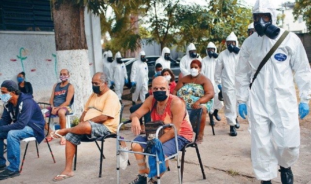 Số người bị bệnh ở Brazil đang tăng đột biến do lây nhiễm mạnh trong cộng đồng (Ảnh: AP).