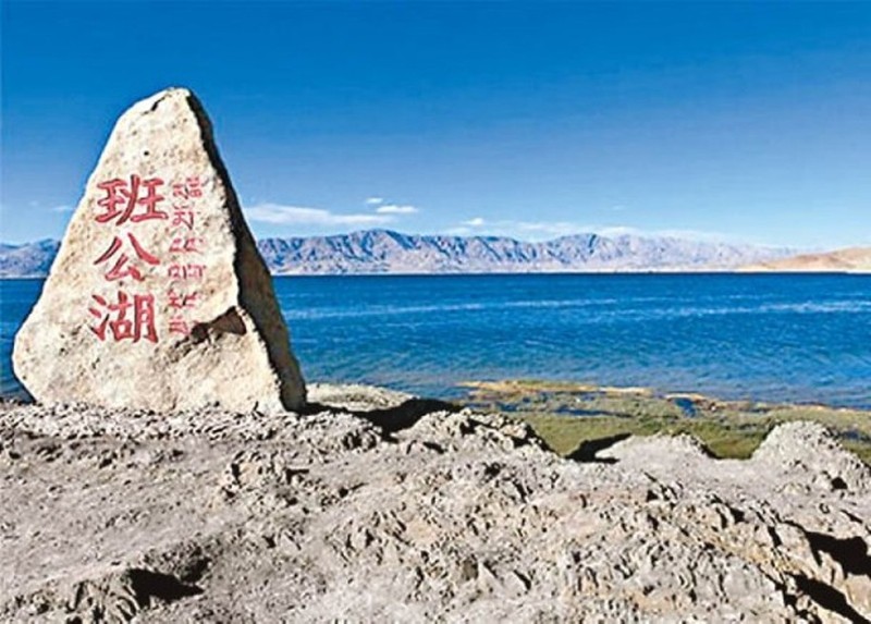 Trên thực địa, hồ Bangong hiện là khu vực hai bên cùng kiểm soát, đang có tranh chấp (Ảnh: Dongfang)