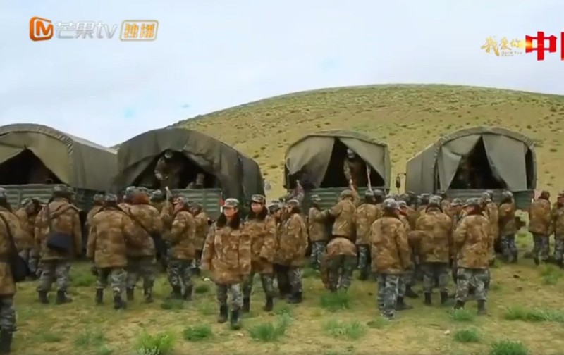 Quân đội Trung Quốc được vận chuyển tăng cường ra khu vực biên giới Trung - Ấn (Ảnh: Đa Chiều). Quân đội Trung Quốc được vận chuyển tăng cường ra khu vực biên giới Trung - Ấn (Ảnh: Đa Chiều).