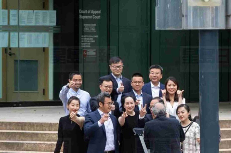 Hôm 24/4, tại phiên tòa ở Vancouver, bà Mạnh Vãn Chu và đội ngũ tư vấn pháp lý rất lạc quan, tin tưởng sẽ được trả tự do tại phiên tòa phán quyết ngày 27/5 (Ảnh: Đa Chiều).