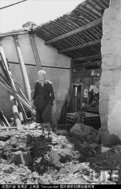 Nhà dân ở Kim Môn hư hại vì trúng đạn pháo (Ảnh: Life).