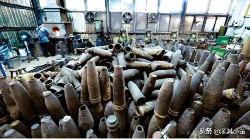 Vỏ đạn được thu gom lại để rèn dao (Ảnh: Toutiao).