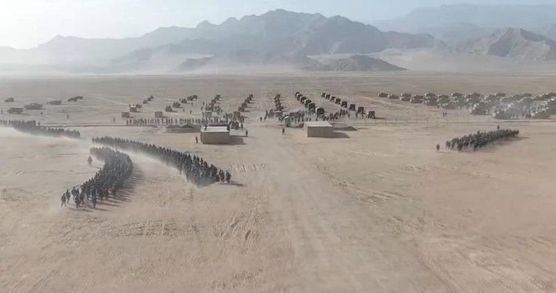 Trung Quốc đưa quân tập kết ở gần khu vực tranh chấp với Ấn Độ (Ảnh: CCTV).