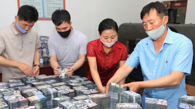 Triều Tiên tuyên bố đã hoàn tất công tác chuẩn bị để thả 12 triệu tờ truyền đơn chống Hàn Quốc sang miền Nam (Ảnh: ewchannel) Triều Tiên tuyên bố đã hoàn tất công tác chuẩn bị để thả 12 triệu tờ truyền đơn chống Hàn Quốc sang miền Nam (Ảnh: ewchannel)