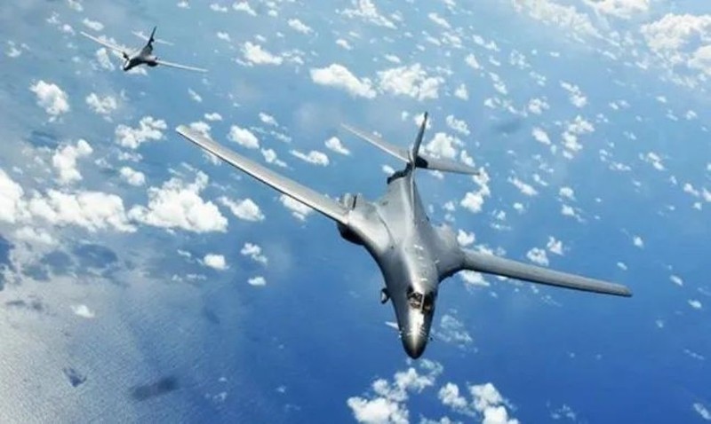 Máy bay ném bom chiến lược tầm xa B-1B của Mỹ bay tuần tra trên Biển Đông (Ảnh: Xinghuozk).