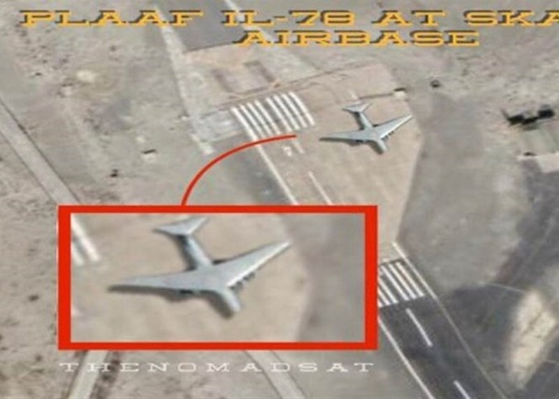 Máy bay tiếp dầu trên không IL-78 của Trung Quốc tại sân bay Skardu ở Kashmir do Pakistan kiểm soát (Ảnh: Đông Phương).