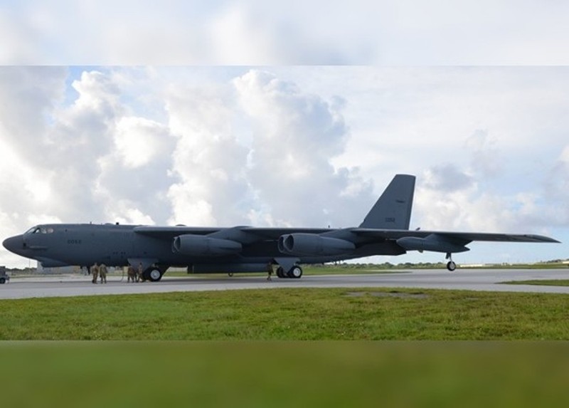 Chiếc B-52 tới căn cứ Anderson ở Guam sau 28 giờ bay liên tục thực hiện nhiệm vụ (Ảnh: Dongfang). Chiếc B-52 tới căn cứ Anderson ở Guam sau 28 giờ bay liên tục thực hiện nhiệm vụ (Ảnh: Dongfang).