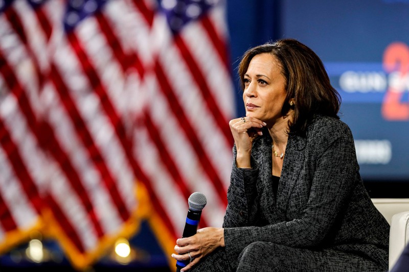 Bà Kamala Harris đối thoại với dân chúng lại Las Vegas (Ảnh: Reuters).