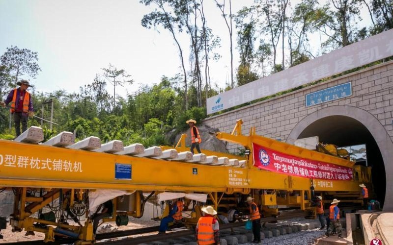 Tuyến đường sắt Trung Quốc -Lào,một trong số ít dự án vẫn tiếp tục thuận lợi trong lúc diễn ra dịch COVID-19 (Ảnh: Lianhe Zaobao).
