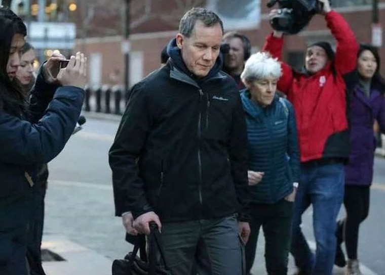 ông Charles Lieber, cựu Chủ nhiệm khoa Hóa và Sinh Hóa, Đại học Harvard bị FBI bắt vì tham gia “Kế hoạch ngàn người” của Trung Quốc mà không khai báo (Ảnh: Apple Daily).