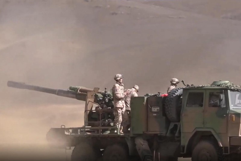 Pháo binh PLA diễn tập thực binh ở Tây Tạng gần khu vực tranh chấp (Ảnh: CCTV).