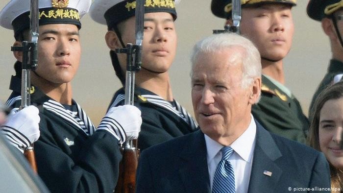 Ông Trump luôn cảnh báo: Nếu Biden thắng, Trung Quốc sẽ thắng, vì Trung Quốc sẽ sở hữu nước Mỹ (Ảnh: Deutsche Welle). Ông Trump luôn cảnh báo: Nếu Biden thắng, Trung Quốc sẽ thắng, vì Trung Quốc sẽ sở hữu nước Mỹ (Ảnh: Deutsche Welle).