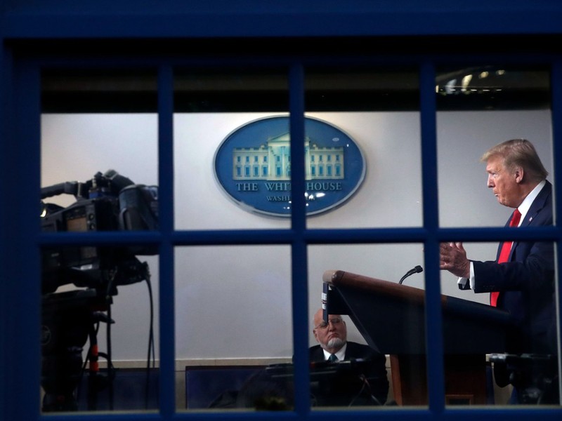 Ông Tiêu Công Tần cho rằng Tổng thống Mỹ Donald Trump đang chọn cách chỉ trích Trung Quốc, chuyển mâu thuẫn ra ngoài để che đậy sự kém cỏi trong chống dịch COVID-19 (Ảnh: AP).